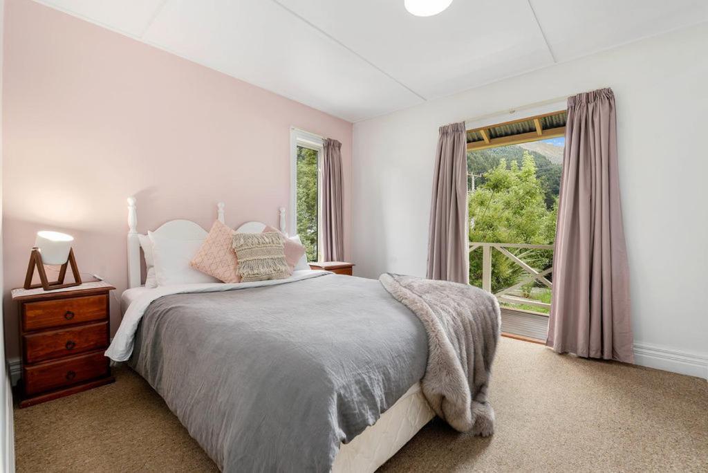 Central Peach - Queenstown Holiday Home 외부 사진