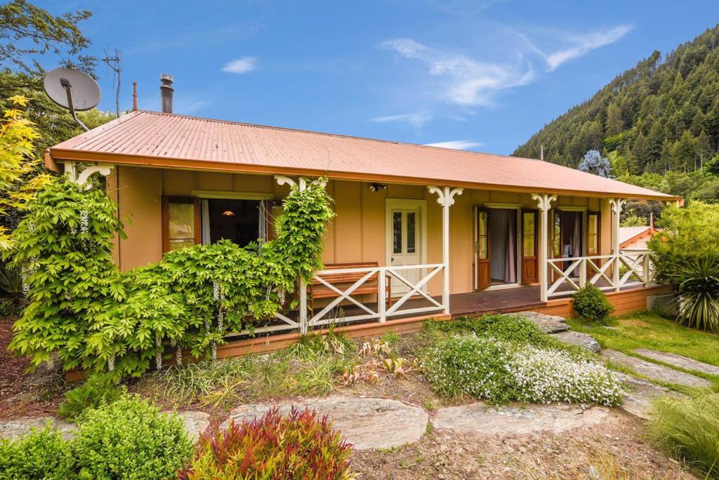 Central Peach - Queenstown Holiday Home 외부 사진